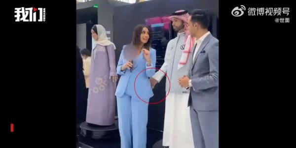 沙特一机器人摸美女记者臀部：工程师称技术故障引发